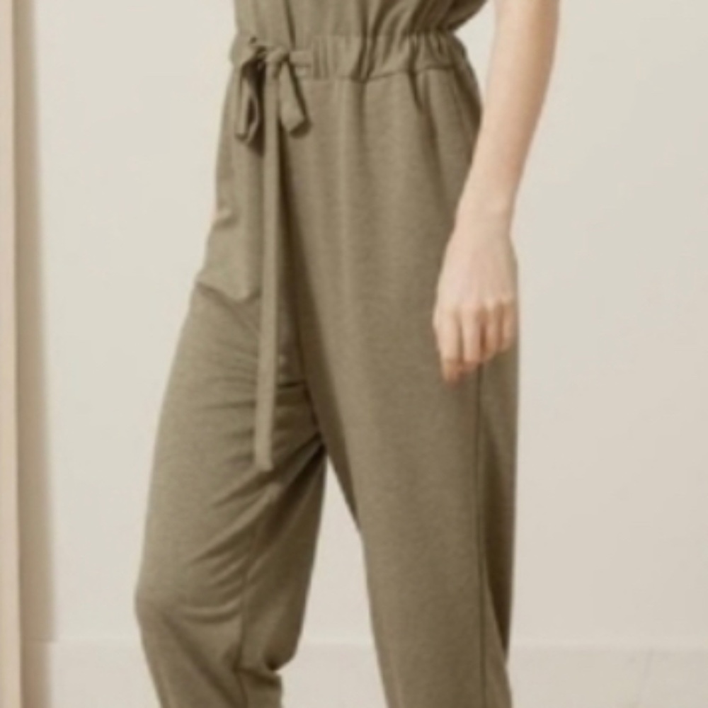Modern Citizen Jayla V-Neck Jumpsuit